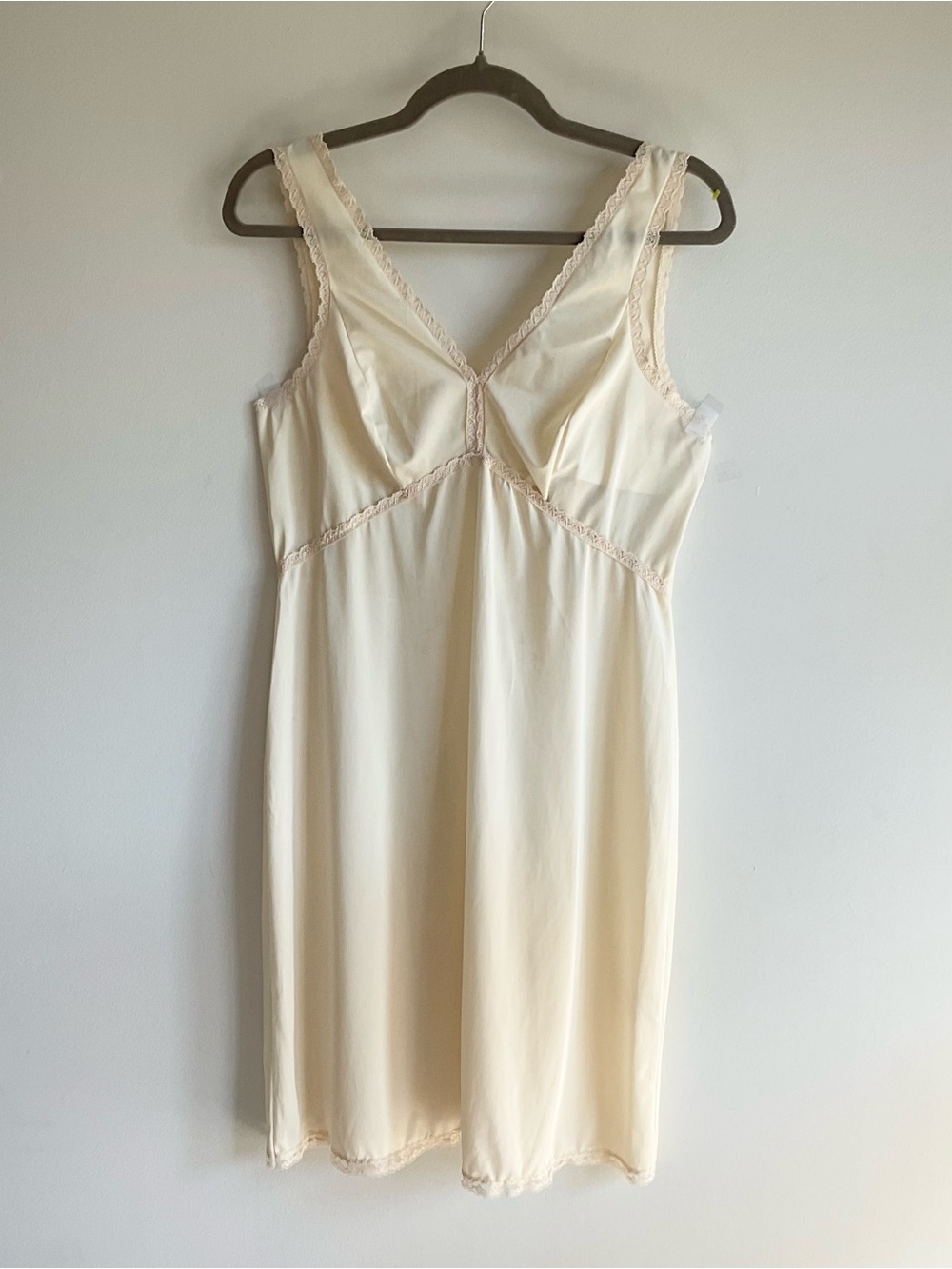 Wondermaid Vintage 1960’s Cream Lace-Edged Full Slip Dress Size 40